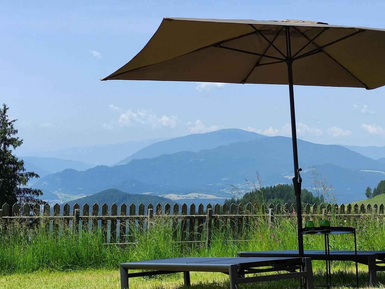 Sonniges Berghaus, ruhige Lage, phantastischer Weitblick in Mittelkärnten