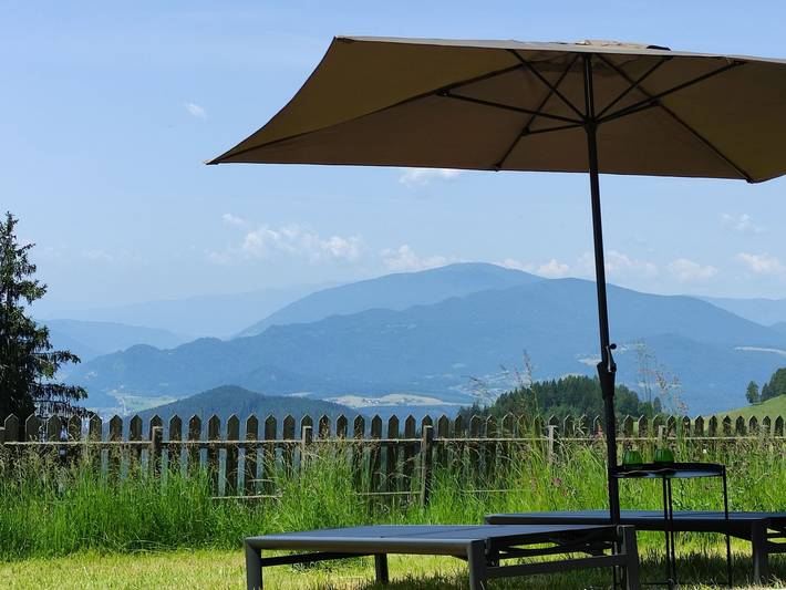 Sonniges Berghaus, ruhige Lage, phantastischer Weitblick in Mittelkärnten