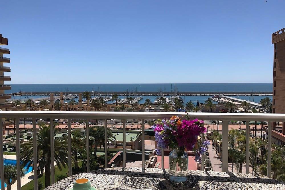 Entire apartment, Sunny apartment overlooking the sea and harbour at the centre of Fuengirola in Fuengirola Centre, Fuengirola