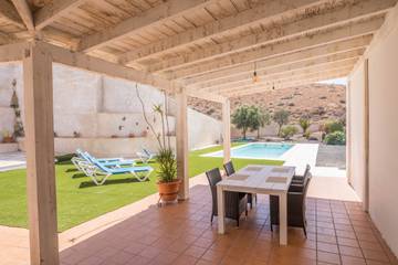 Cheap Villa for 20 People in Pájara, Canaries, Photo 1