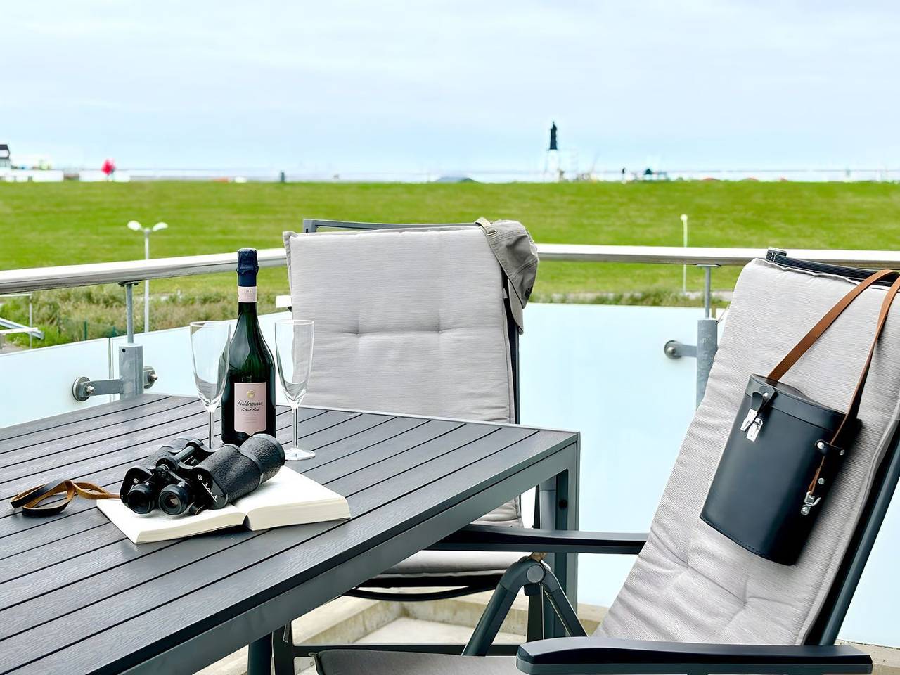 Ganze Wohnung, Penthouse "de Lünk", unverbauter Meerblick, kostenloser Wellnessbereich, Vitamar in Dorum-Neufeld, Dorum
