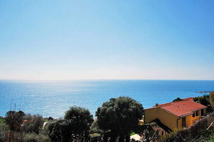 Ferienhaus für 9 Personen, mit Garten und Balkon in Cipressa