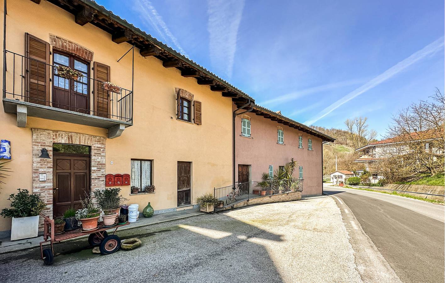Hel ferielejlighed, Ferielejlighed for 4 personer med have in Monforte d'Alba, Langhe
