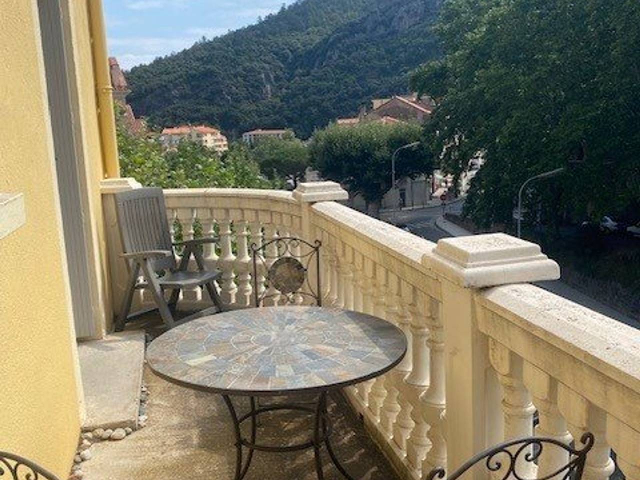 Appartement entier, Bel F3 en centre-ville avec balcon et parking, proche cures in Amélie-les-Bains-Palalda, Région de Céret
