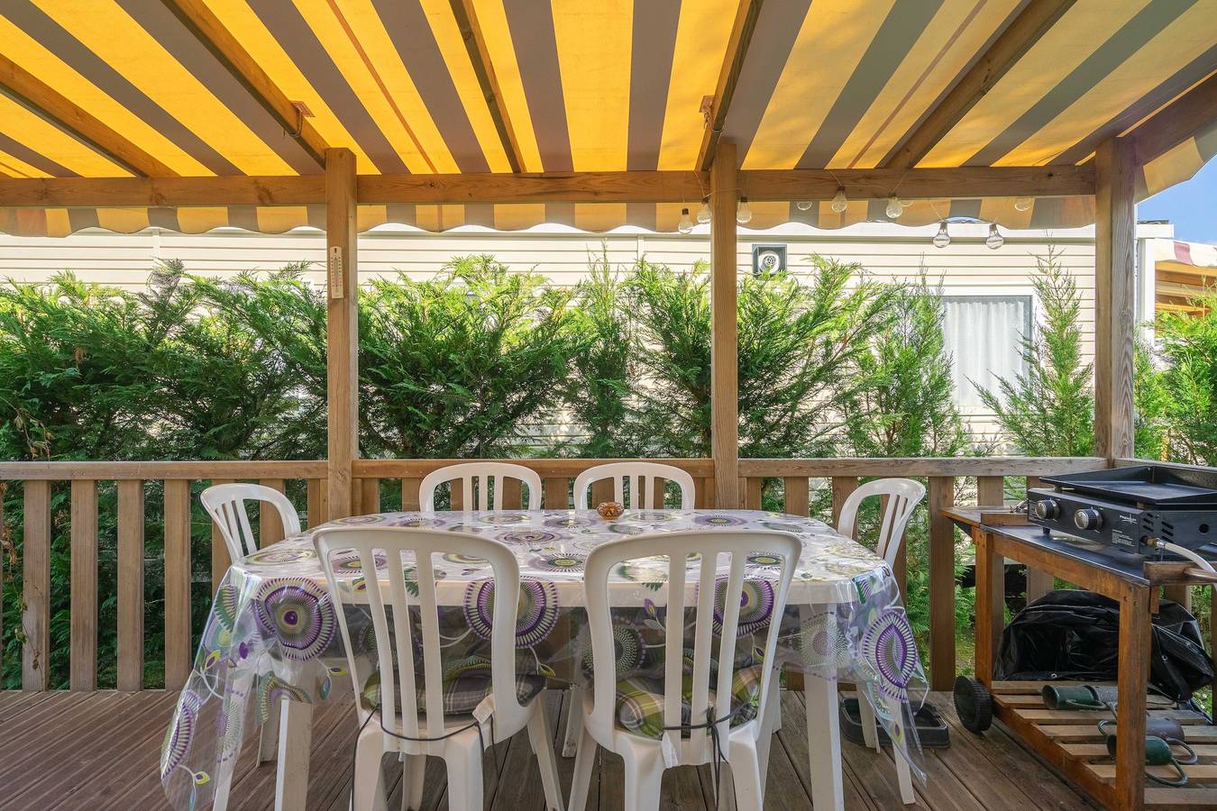 Mobil Home 'La Palmyre 4etoiles' con terraza privada, jardín privado y aire acondicionado in Les Mathes, Côte de Beauté