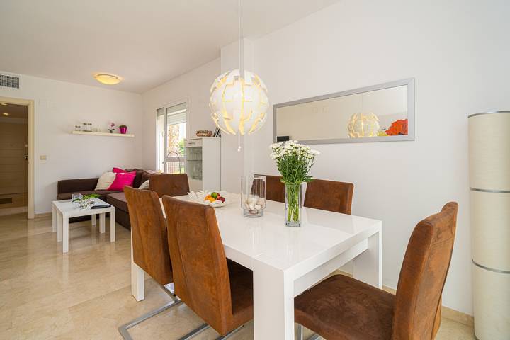 Apartamento entero, Apartamento 'Estrella 2-1ba Spaniahome' con piscina compartida, Wi-Fi y aire acondicionado. in L'Albir, Alfàs del Pi