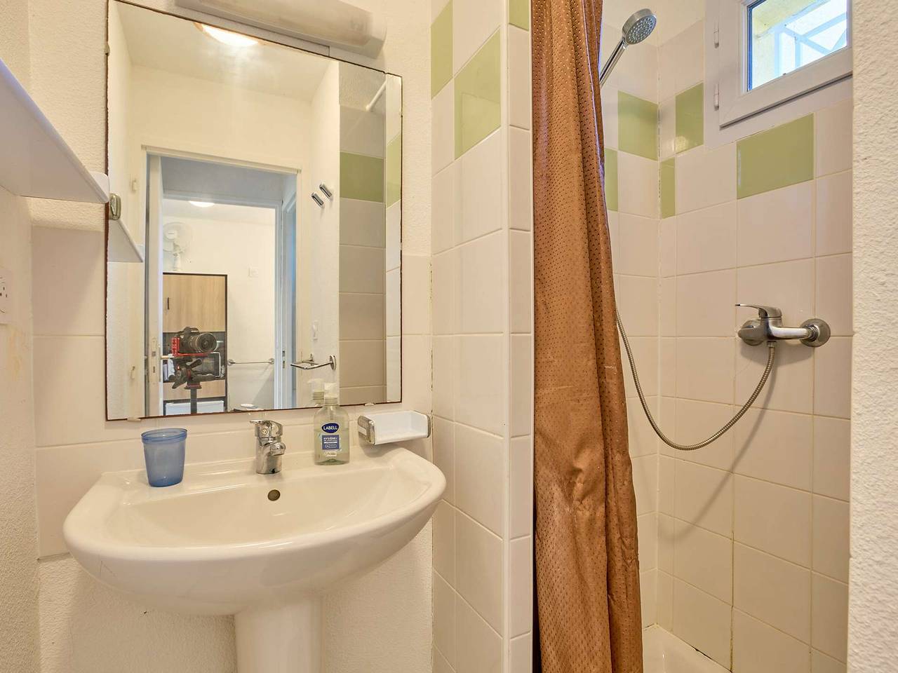 Studio entier, Studio moderne avec terrasse et wifi in Cazaubon, Gers