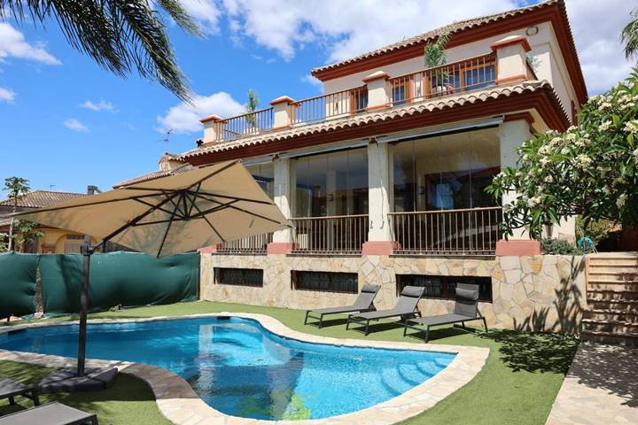Casa de vacaciones para 9 personas, con Balcón y Terraza además de Jardín y Piscina en Marbella