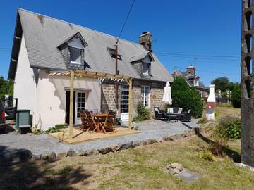 Gîte pour 5 personnes, avec piscine ainsi que vue et jardin, adapté aux familles dans Noues de Sienne