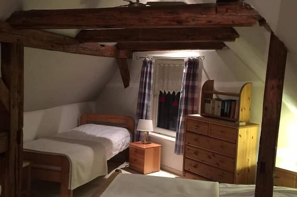 5 Schlafzimmer, ruhige Altstadtlage, Garten, 2 Parkplätze, 200 m vom Marktplatz in Goslar, Harzvorland