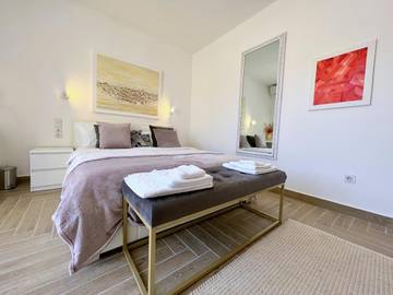Ferienwohnung für 2 Personen, mit Ausblick und Terrasse in Rab Stadt
