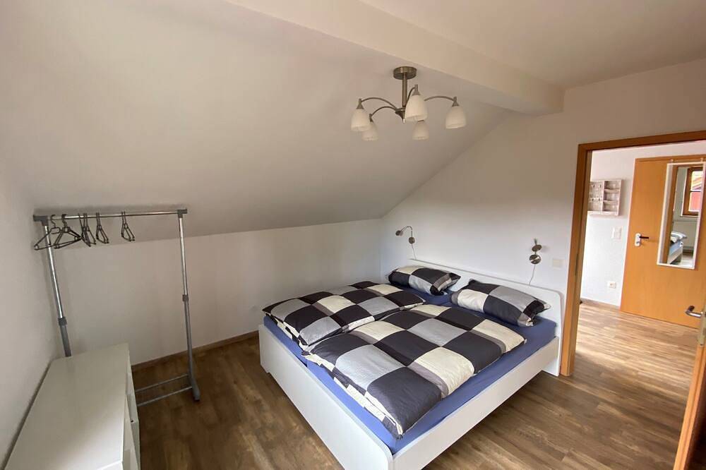 Ganze Wohnung, Moderne 2-Zimmer-Ferienwohnung \"Denise\" am See mit Top Ausstattung in Rötz, Ostbayern