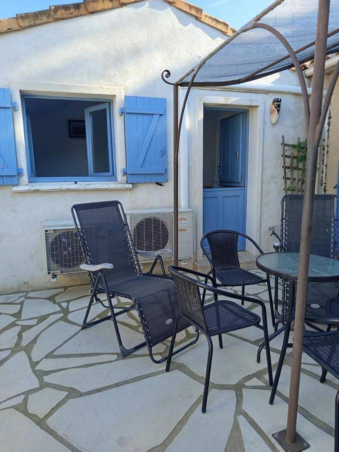 Location de vacances pour 2 personnes, avec terrasse et vue à Le Pontet - 2