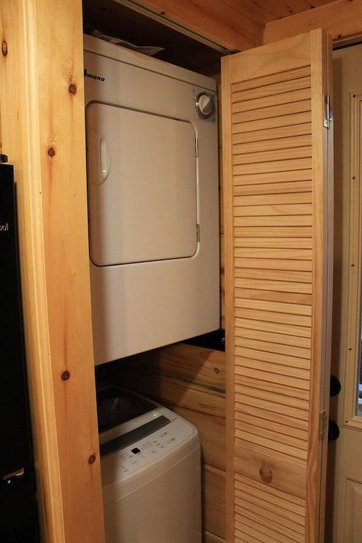 Kabinen an der Lücke | Die Fluchtkabine | 1 Schlafzimmer 1 Bad | Dachboden | in Polk County NC