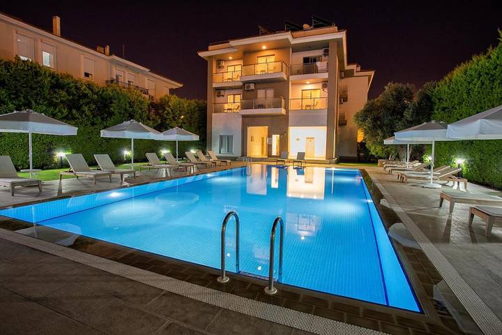 Hotel voor 4 personen, met balkon en zwembad in Cesme