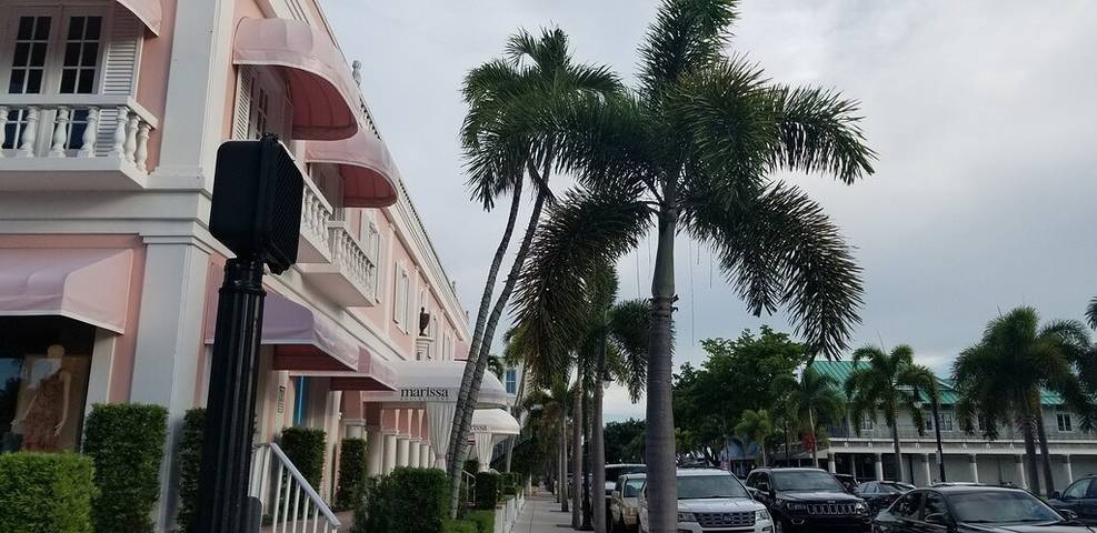 Vacation rental for 11 people, with yard in North Naples