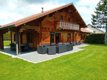 Chalet pour 14 personnes, avec balcon et jardin dans le Doubs