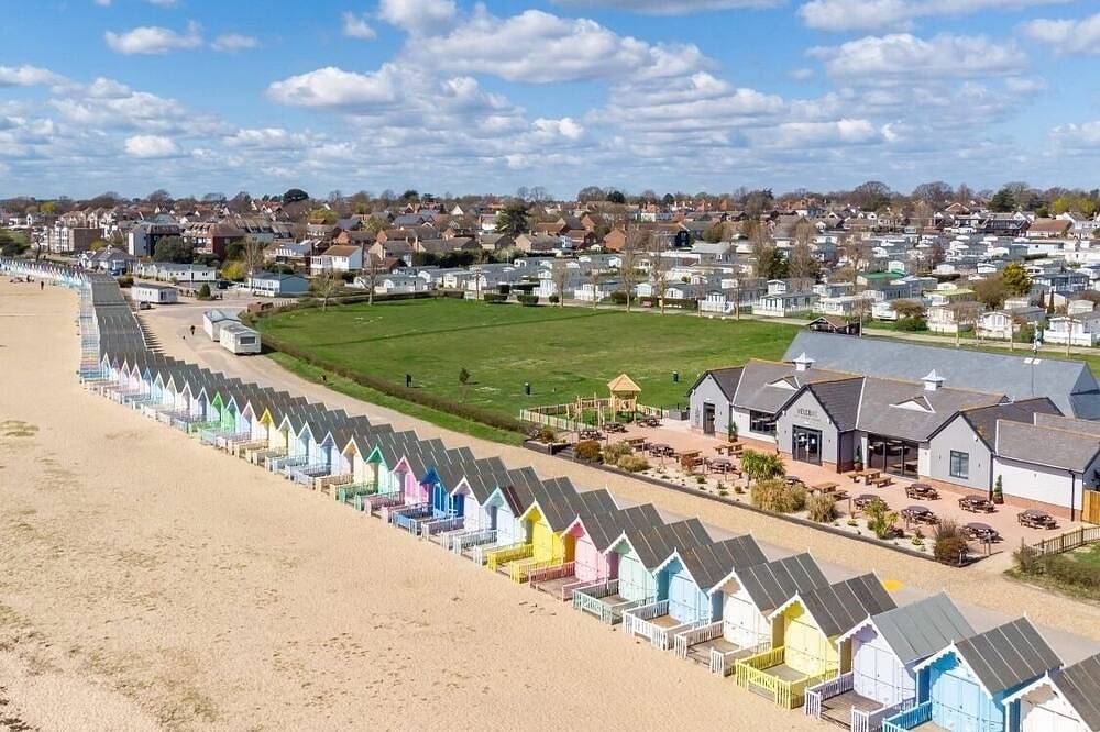 Glamping for 6 People in Mersea Island, Colchester