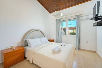 Villa for 14 Guests in Kiotari, Rhodes, Picture 3