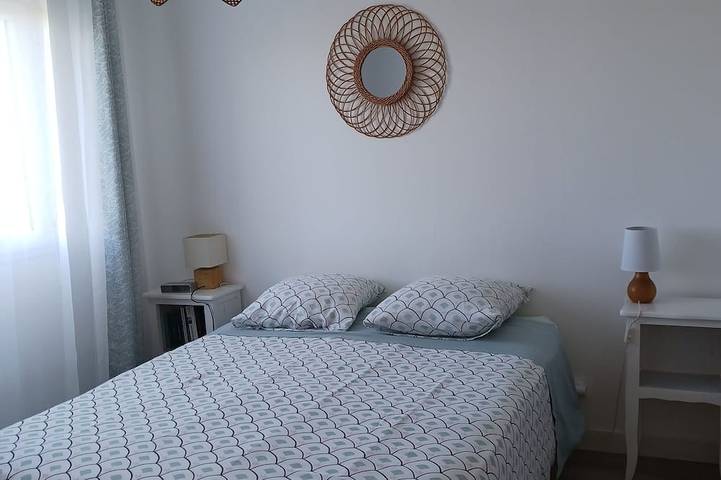 5 minutes from the beach, neo-Bretonne house with large enclosed garden. in Plouguerneau, Brest region