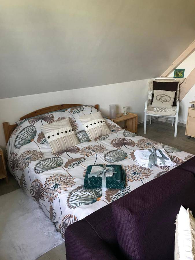 Gîte pour 2 personnes, avec Terrasse ainsi que Jardin et Vue dans Saint-Maclou-de-Folleville