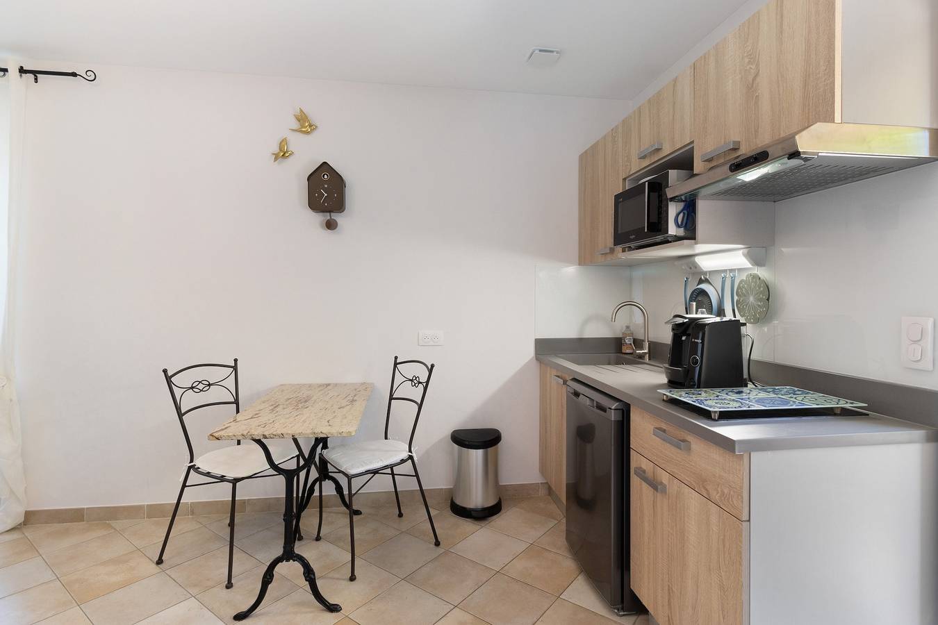 Appartement entier, Gîte «Arboréa» avec piscine partagée, terrasse privée et Wi-Fi in Proissans, Périgord Noir