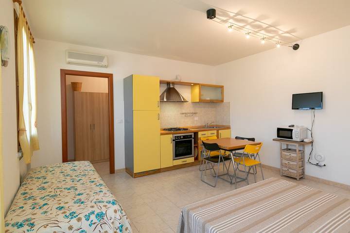 Appartamento intero, Appartamento Monolocale Frantoio con Terrazza in Suvereto, Costa degli Etruschi