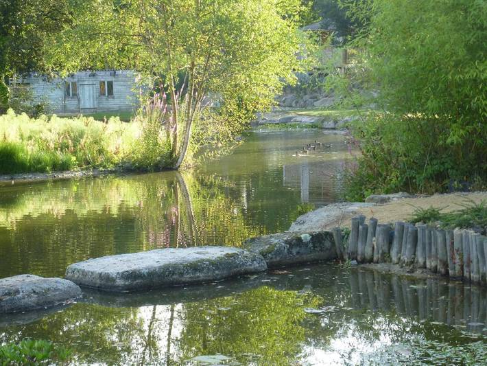 Gîte pour 2 personnes, avec piscine et vue sur le lac ainsi que jardin et vue, animaux acceptés à Garlan - 2