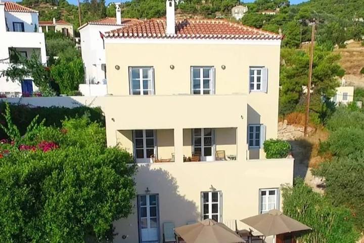 Location de vacances pour 9 personnes, avec vue ainsi que piscine et terrasse dans Spetses - 4