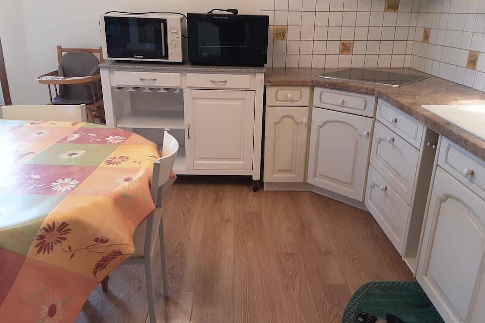 Entire apartment, City center apartment in Mur-de-Barrez, Aveyron