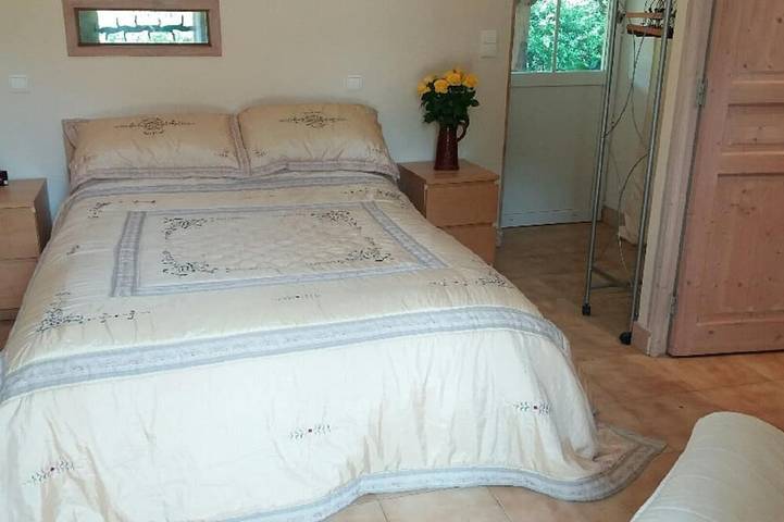 Gîte pour 5 personnes, avec piscine et jacuzzi ainsi que terrasse et jardin à Varaignes - 2