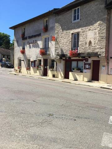 Hôtel pour 2 personnes, avec terrasse à Bèze (homonymie)