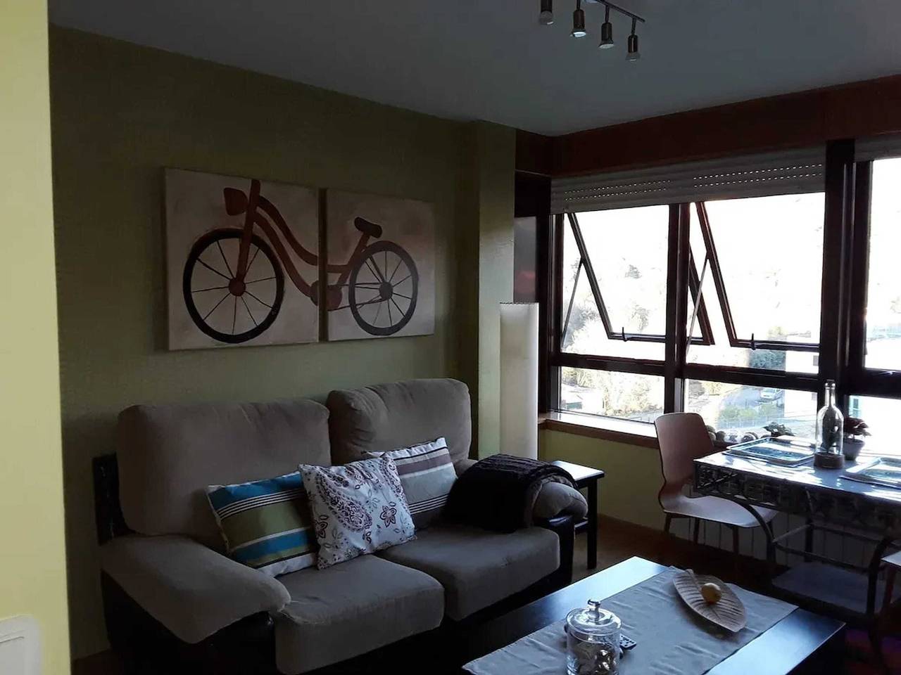 Entire apartment, Cosy Apartment in Ourense with Mountain View, 40 m² in Ourense, Ourense Region