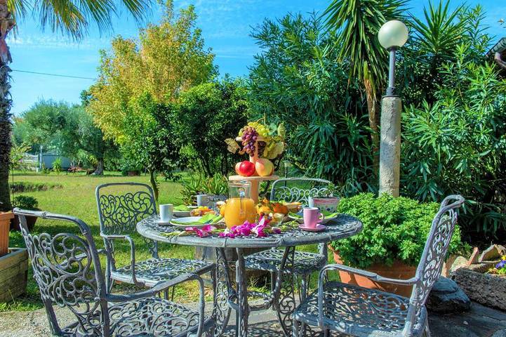 Gîte pour 4 personnes, avec Terrasse ainsi que Jardin et Piscine à Marina di Castagneto Carducci