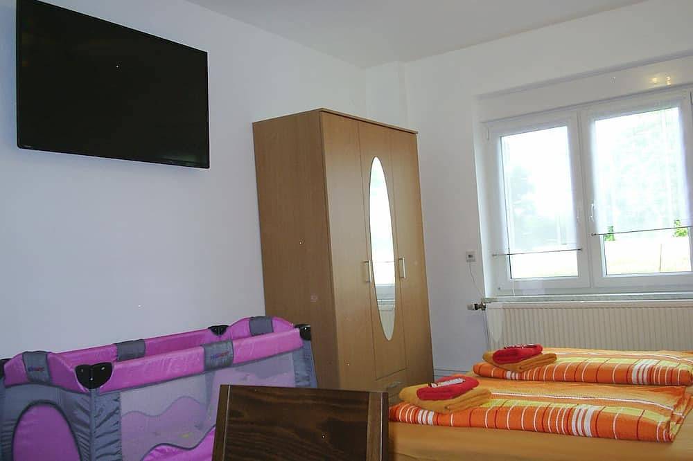 Ganze Wohnung, Ferienwohnung Hildegard modern eingerichtet und nahe Erholungsgebiet Kiebitz See in Falkenberg/Elster, Naturpark niederlausitzer heidelandschaft (Brandenburg)