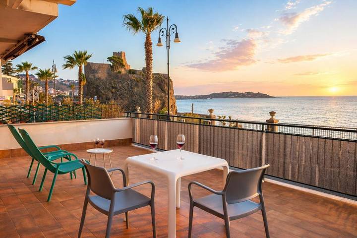 Appartamento per 6 persone, con terrazza e panorama a Aci Castello (Borgo)