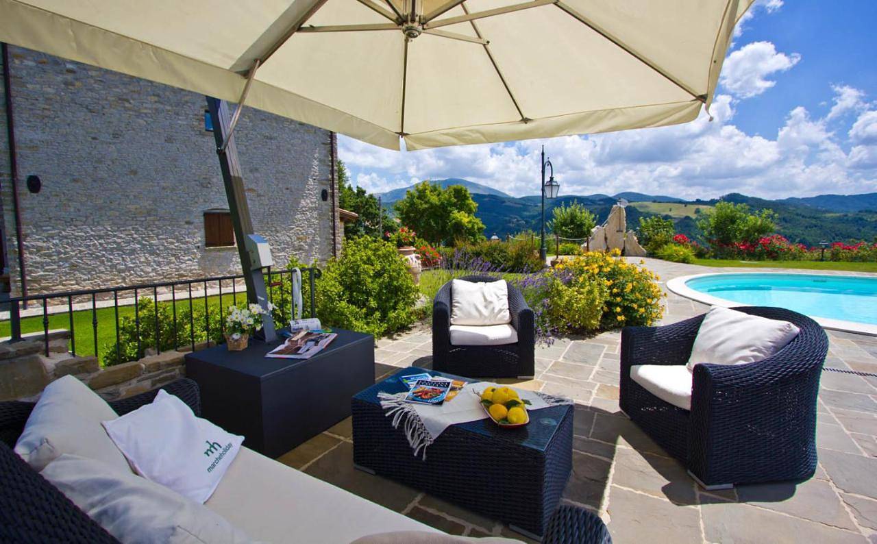 Stunning villa with pool, Jacuzzi and wonderful view in Apecchio, Valle del Metauro