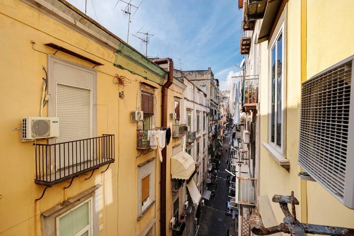 Antica Dimora Deluxe con Balcone, Wi-Fi e Aria Condizionata in Napoli, Napoli e dintorni