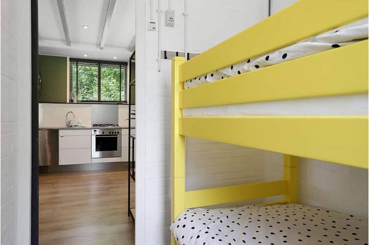 Gemütlicher Ferienbungalow für 4 Personen mit eingezäuntem Garten, Pelletofen, haustierfreundlich, nahe Seen und Nationalpark Drentsche Aa. in Drenthe