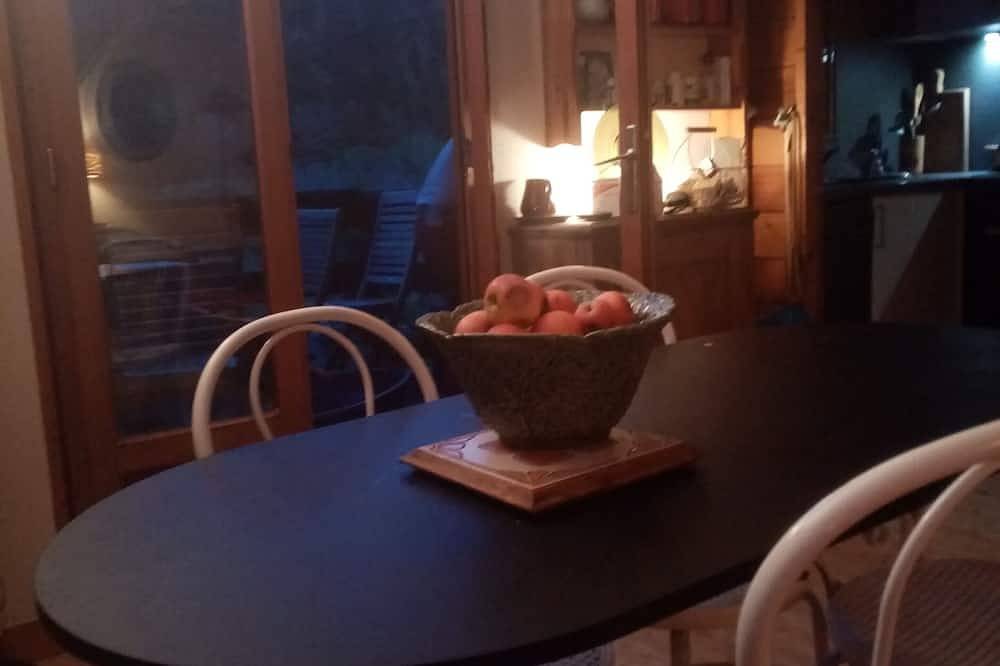 Chalet with panoramic view, optimum sunshine! in Mont-Dore, Regionaler Naturpark Volcans d'Auvergne