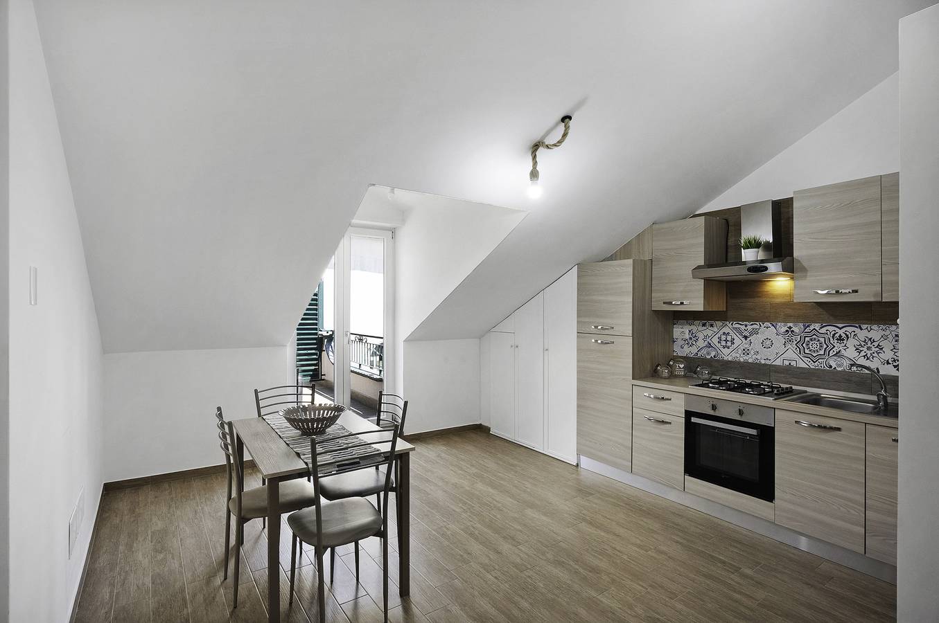 Apartamento entero, Apartamento 'Alba' con vistas a la montaña, Wi-Fi y aire acondicionado in Pimonte, Montes Lattari