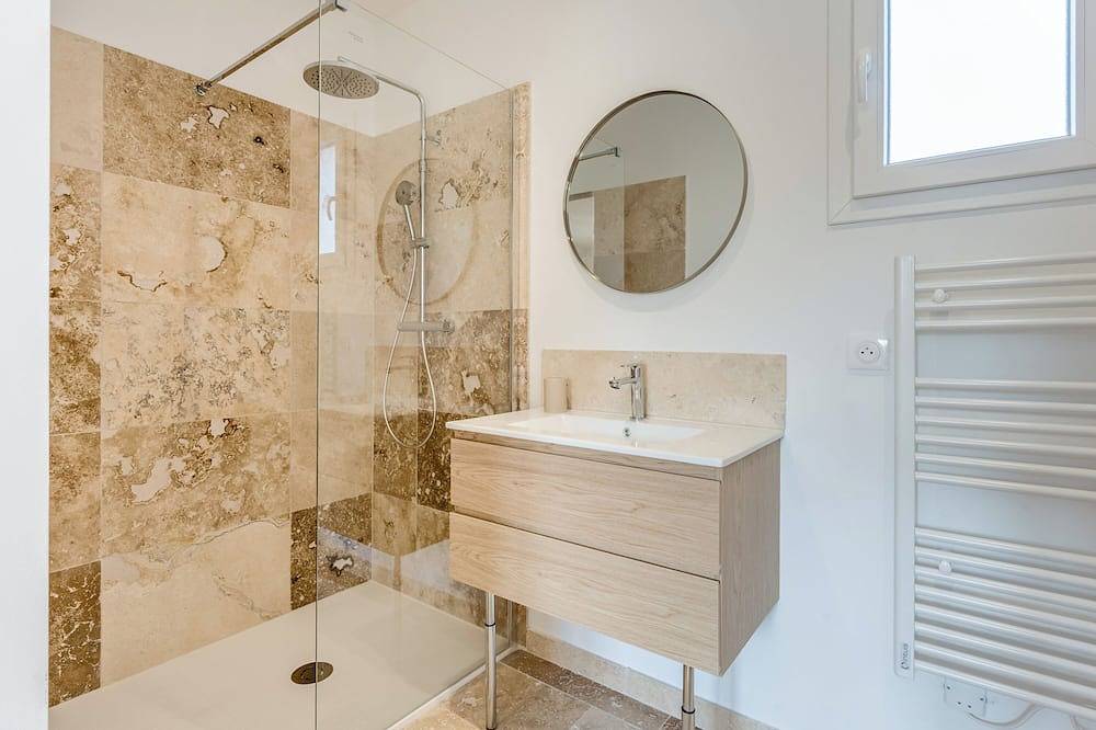 Mas Acquaviva, Air-Conditioned, Sleeps 10, Pool at \"Domaine des Pourpiasses\" in Monteux, Vaucluse