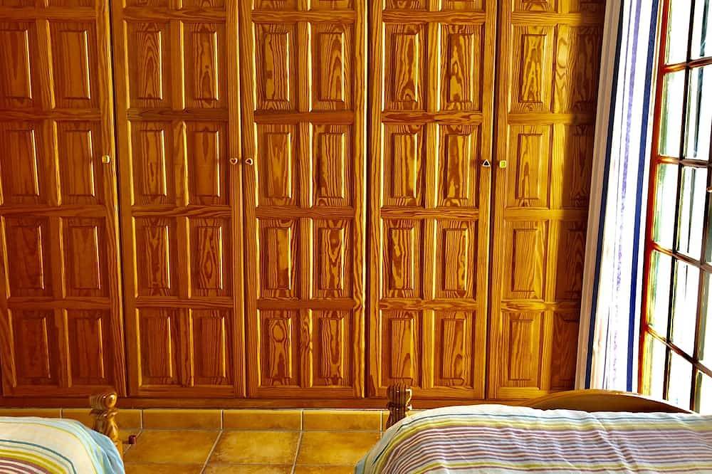 Casita Vista Valle 4 in Tajuya, El Paso