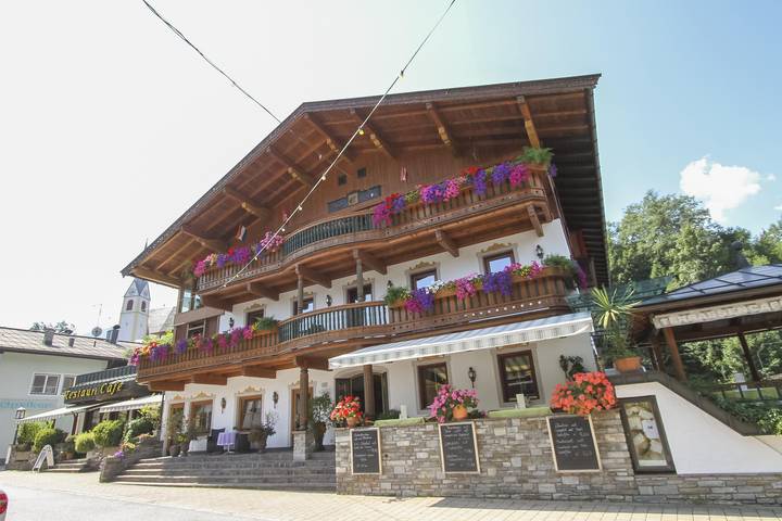 Hôtel pour 2 personnes, avec Balcon et Terrasse ainsi que Jardin et Piscine à Fieberbrunn