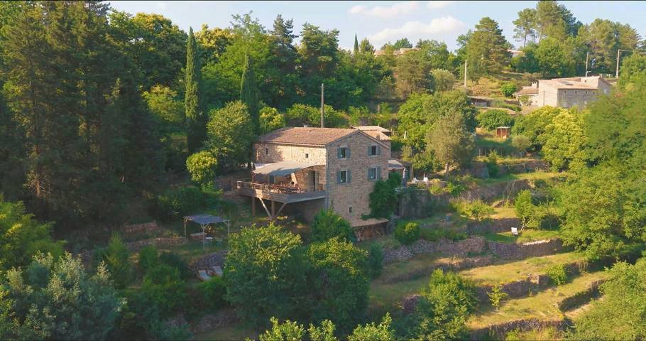 Location de vacances pour 8 personnes, avec Terrasse et Jardin à Joyeuse