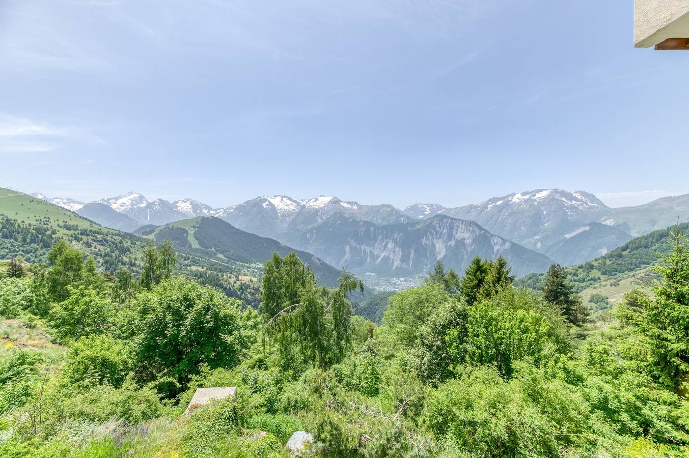 Studio entier, Studio 'Montagnard Vue Splendide' avec terrasse privée, balcon et Wi-Fi in Huez, Parc national des Écrins