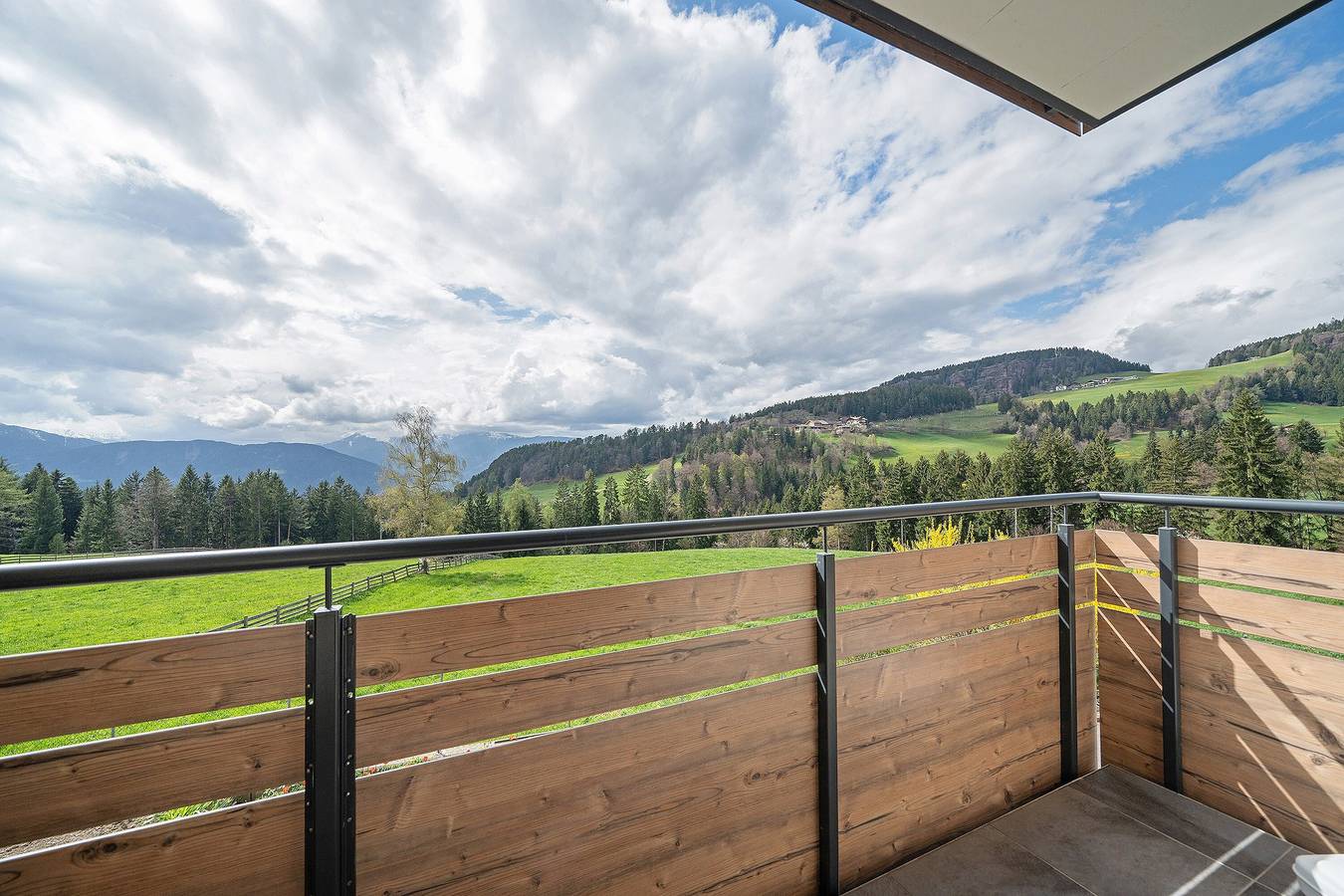 Ganze Wohnung, Ferienwohnung 'Waldheim' mit Bergblick, Wi-Fi und Klimaanlage in Vöran, Sarntaler Alpen