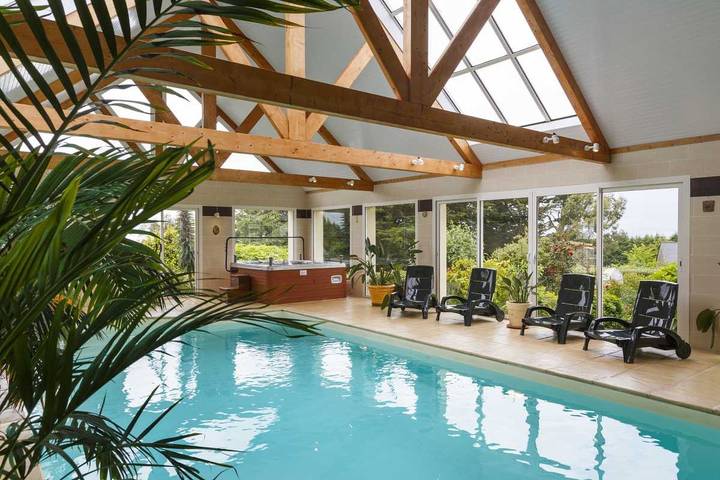Gîte für 7 Personen, mit Terrasse und Garten sowie Pool und Sauna in Perros-Guirec