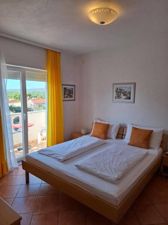 Chambre d’hôte pour 2 personnes, avec vue ainsi que jardin et piscine, animaux acceptés dans Krk - 4