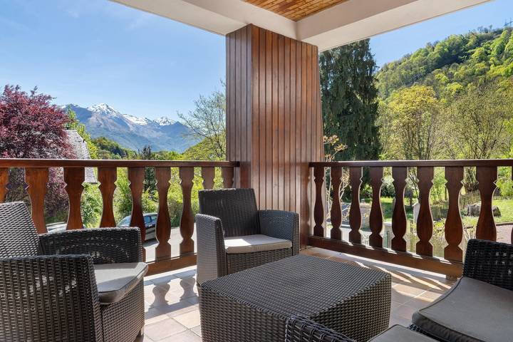 Holiday Home 'Maison L'arrieulat' with Mountain View, Shared Terrace and Wi-Fi in Argelès-Gazost, French Pyrenees